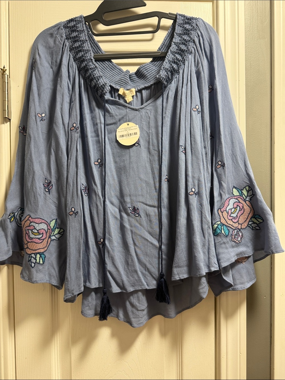 Oddy size small new with tags top with embroidered flowers